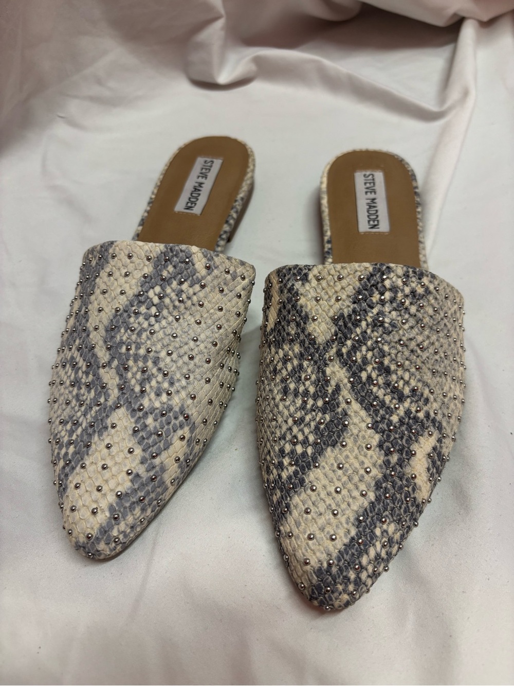 Steve Madden Cream/Gray Snake-Print Studded Pointed Mules | Size 9